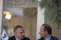 Piazza di Siena, Petrucci applaude gli stranieri