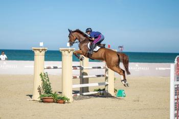 Francesca Ciriesi vince la radio Monte Carlo jumping della seconda giornata di fieracavalli riding by the sea Francesca Ciriesi vince la radio Monte Carlo jumping della seconda giornata di fieracavalli riding by the sea