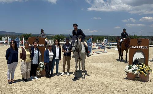 Salto, Antonio Meloni su Vadir vince il Gran Premio a Tanca Regia .  Mercoled&igrave; parte rassegna Asvi  puledri di due e tre anni