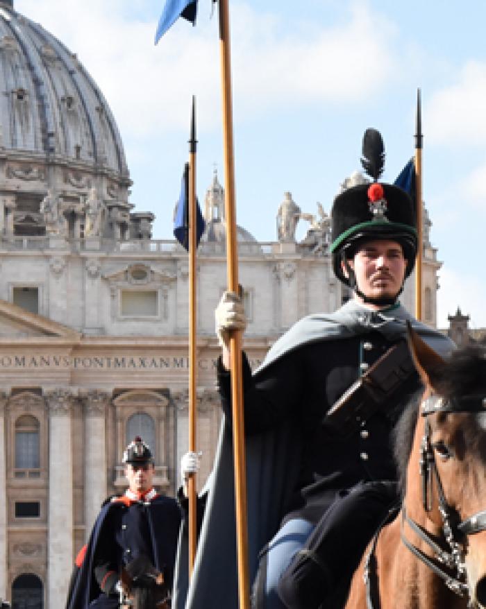 Cavalli, cani ed altri animali sfilano a San Pietro