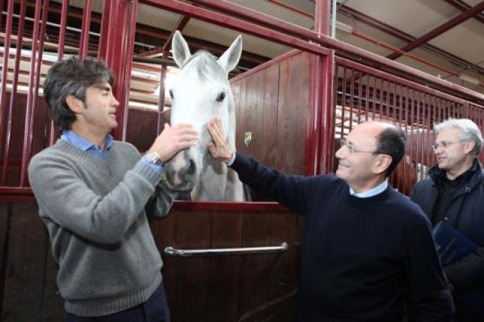 Il Presidente del Senato Renato Schifani insieme ad Andrea Muccioli e a Nadir di San Patrignano