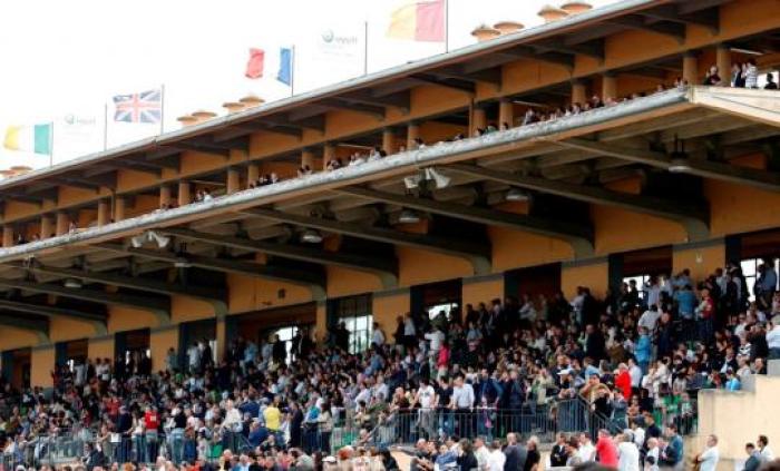 Una Immagine delle tribune nella foto di Stefano Grasso per Cavallo2000