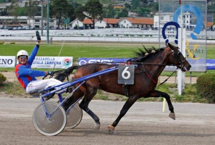 Il guidatore Ivan Vukov e Eternomsk Mapas. Foto Stefano Grasso