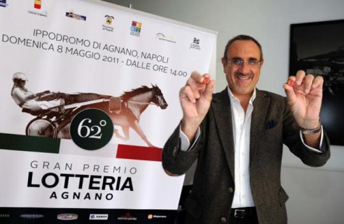 Gino Rivieccio al sorteggio dei numeri di partenza