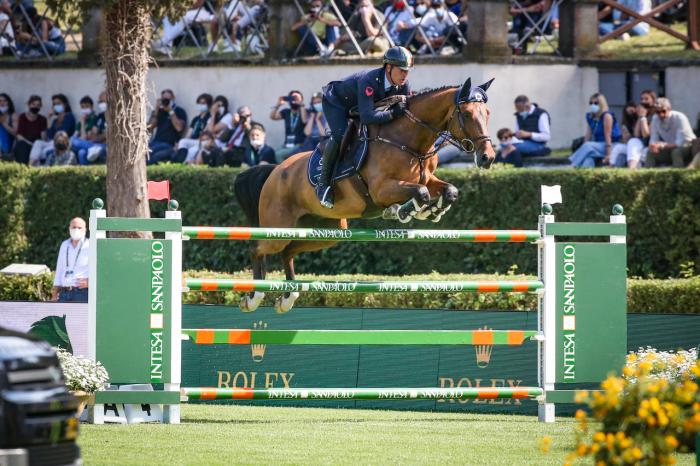 Piazza di Siena - La panchina di Luca Piazza di Siena - La panchina di Luca