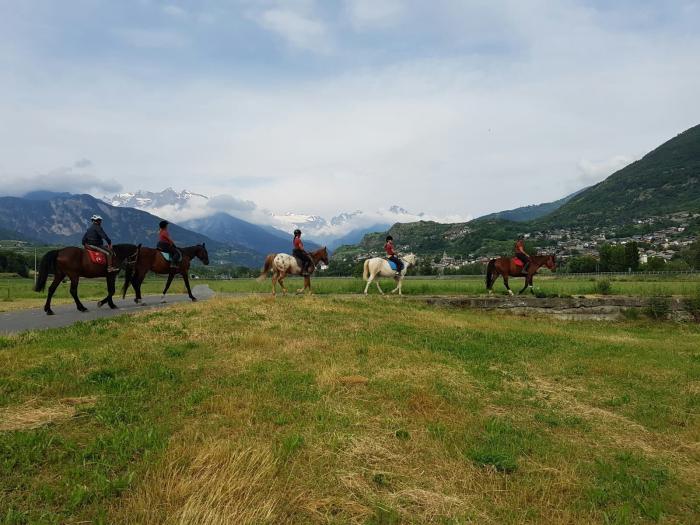 A cavallo sull'ippovia valdostana per scoprire ambiente e tradizioni