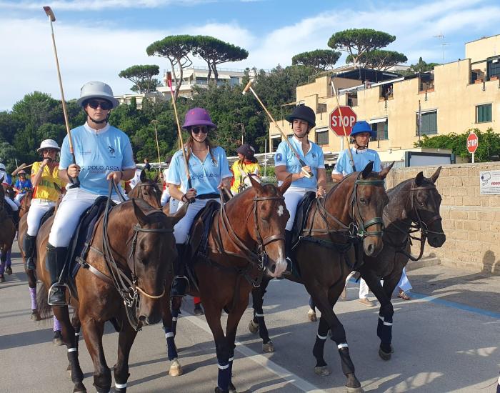 Ladies FIP European Polo Championship, la sfilata è anche uno show Ladies FIP European Polo Championship, la sfilata è anche uno show