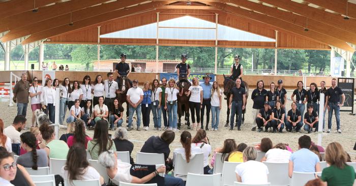 Horse Wesp ha avuto un grande successo in nome dei cavalli Horse Wesp ha avuto un grande successo in nome dei cavalli