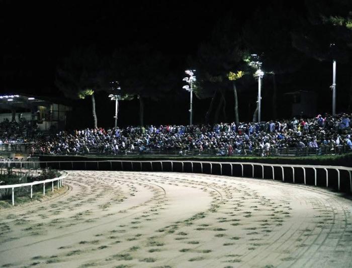 Mercoled&igrave; corse al galoppo in notturna al Martini di Corridonia