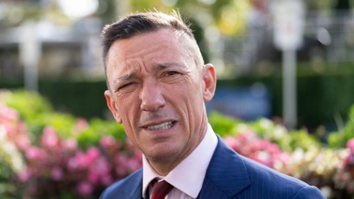 Frankie Dettori coinvolto in un grave incidente d’auto a Newmarket Frankie Dettori coinvolto in un grave incidente d’auto a Newmarket