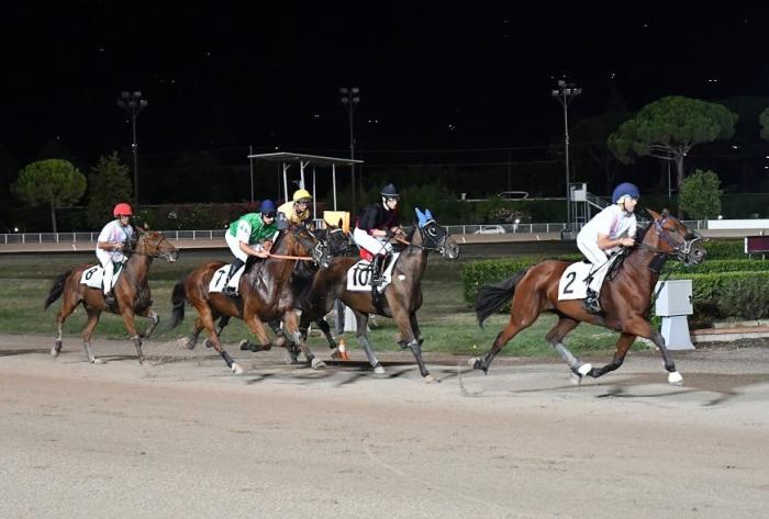 Serata con il trotto montato allo Snai Sesana di Montecatini