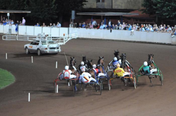 Notturna del venerd&igrave; al Sesana con il sorteggio dei numeri del Gran Premio