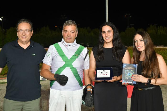 La consegna del Premio Cavallo2000 La consegna del Premio Cavallo2000