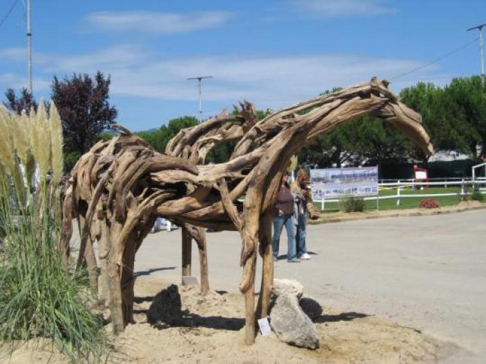 Il bellissimo cavallo di legno esposto nell\'edizione 2007 della Mostra