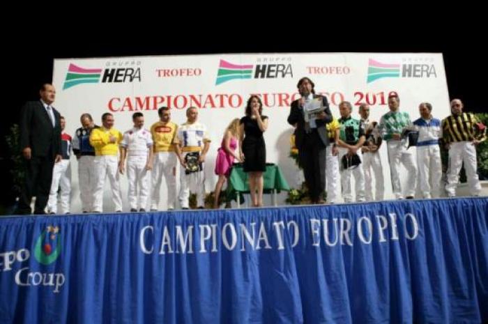 Violante Placido e Claudio Icardi presentano i driver protagonisti dell'Europeo di Cesena 2010 Violante Placido e Claudio Icardi presentano i driver protagonisti dell'Europeo di Cesena 2010