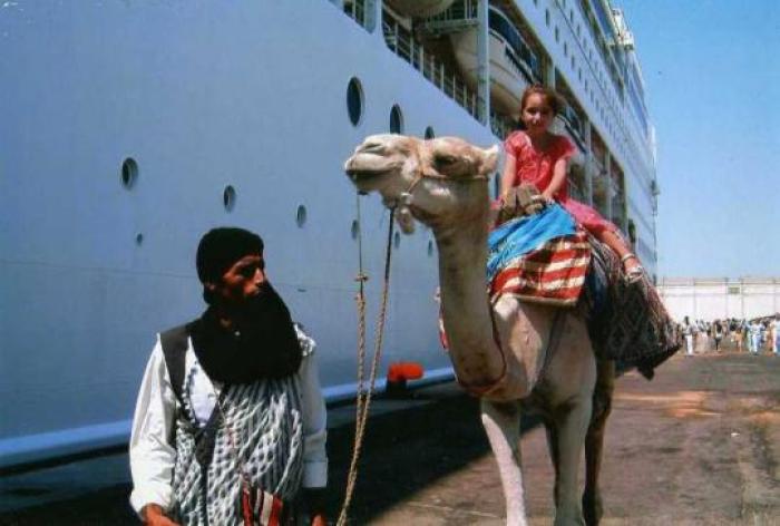 Siccome per Laura andare a cavallo fa parte della quotidianità ci ha inviato una sua foto a cavallo di un cammello!