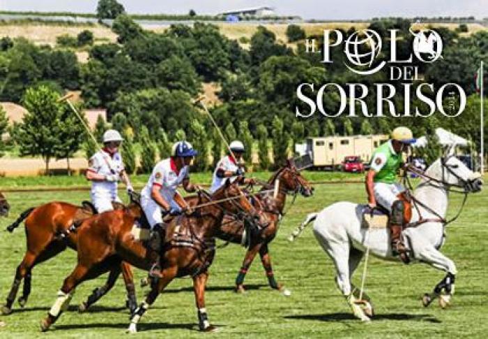 Porto Cervo, cinque bandiere su pennoni di Italia Polo Challenge