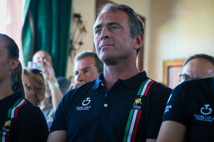 Weg,  Stefano Brecciaroli portabandiera azzurro