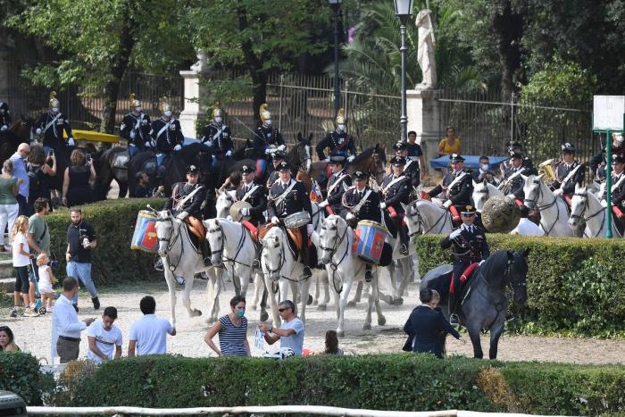 Piazza di Siena,  flash mob  tra cavalli, natura e cultura