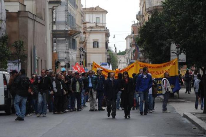 Foto Caldani In home page Pierluigi D\'angelo, membro del Comitato di crisi. Qui sopra un\'immagine della manifestazione Foto Caldani In home page Pierluigi D\'angelo, membro del Comitato di crisi. Qui sopra un\'immagine della manifestazione