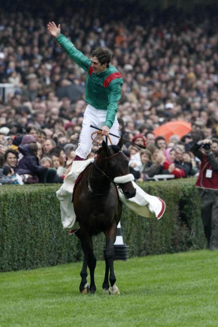 In home page e qui sopra il giro d\'onore di Zarkava. Sotto cliccando la premiazione. foto Stefano Grasso per cavallo2000
