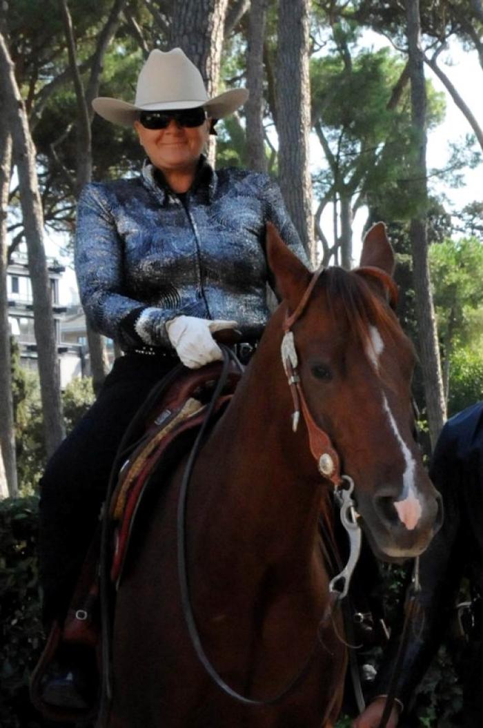qui sopra Cinzia Mariani. sotto cliccando sempre la Mariani con un altro cavaliere western alla presentazione di fieracavalli a Roma. Foto Tatiana Pavoni per cavallo2000