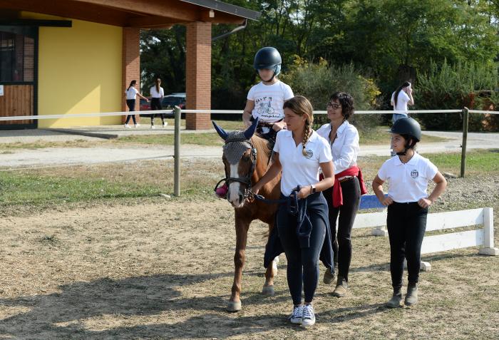 Sporting Club Monterosa, Cavalli e .. non solo premia la cagnolina Birba Sporting Club Monterosa, Cavalli e .. non solo premia la cagnolina Birba