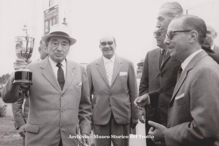 Paolo Orsi Mangelli e la creazione dell'impero nero-granata Paolo Orsi Mangelli e la creazione dell'impero nero-granata