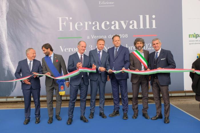 Ministro Lollobrigida:  Fieracavalli promuove economia e valori filiera equestre